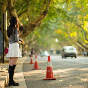 钢钉钉乳房烈女
